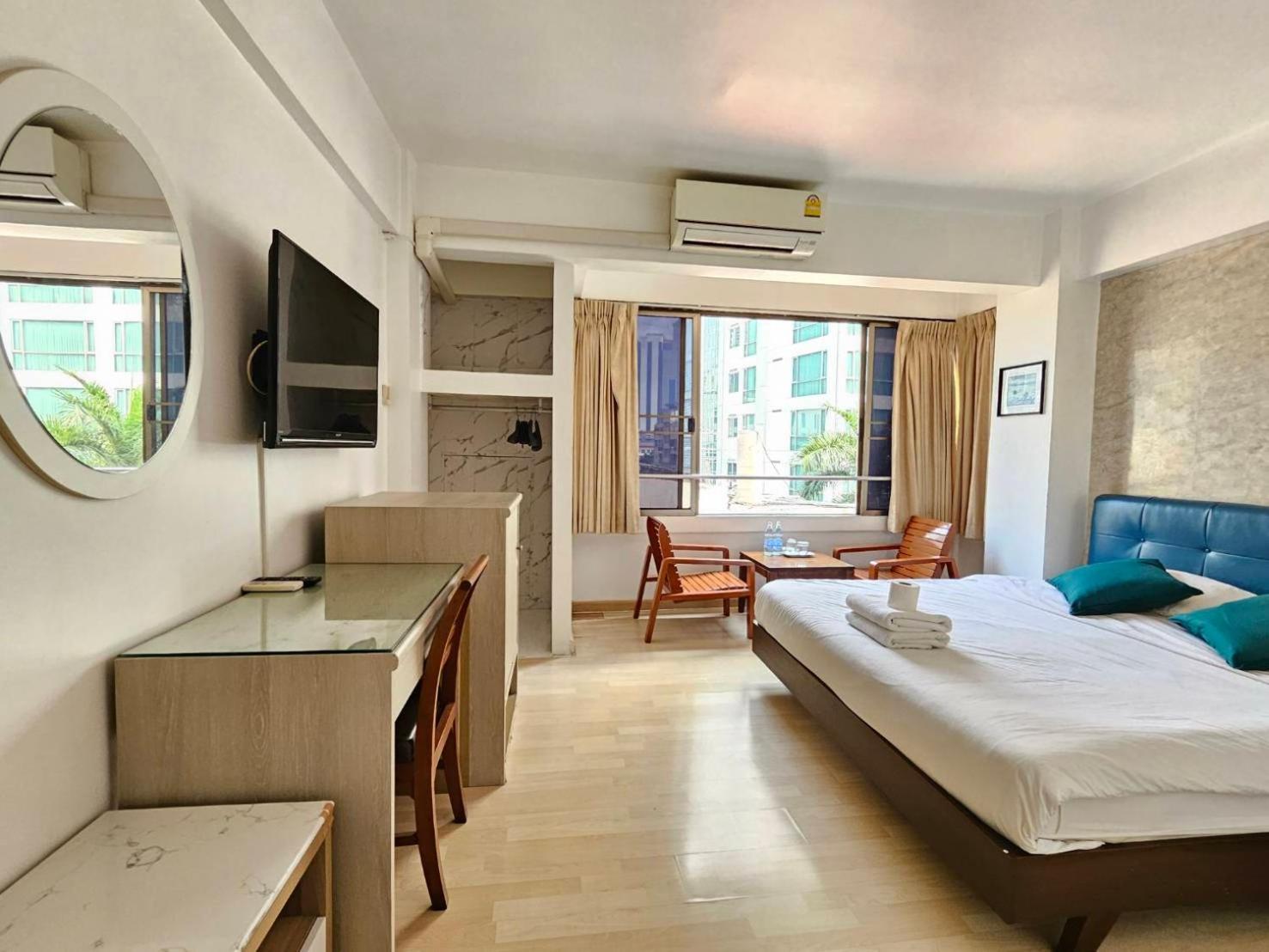 Crown Bts Nana Hotel Bangkok Kültér fotó