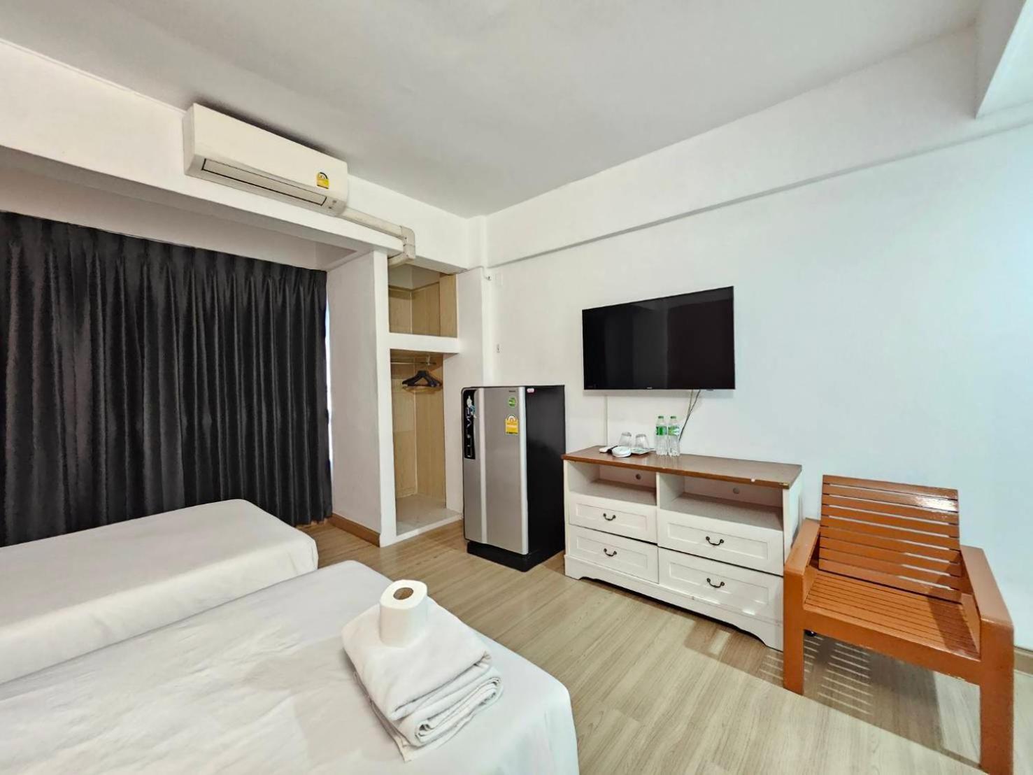 Crown Bts Nana Hotel Bangkok Kültér fotó