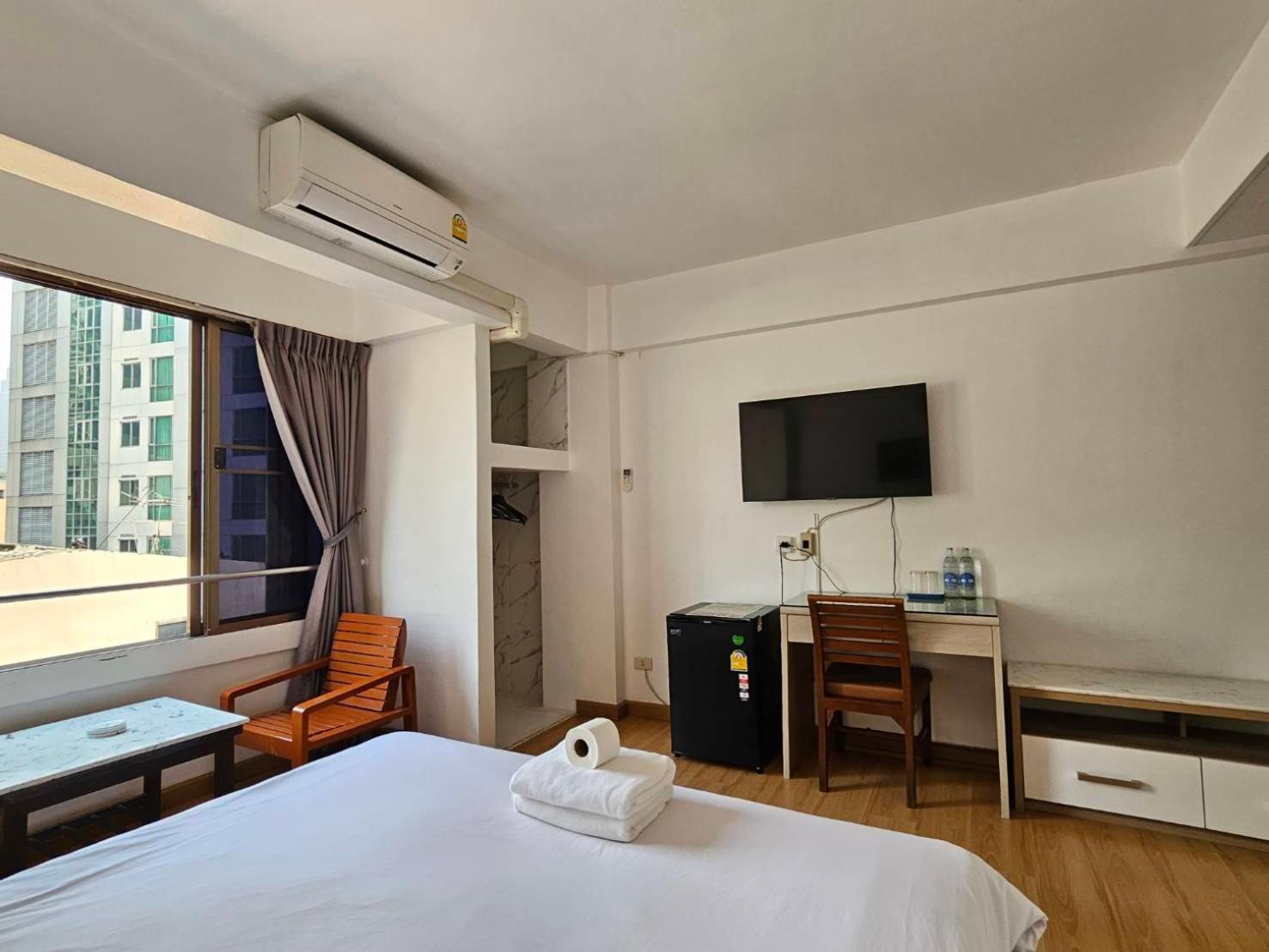 Crown Bts Nana Hotel Bangkok Kültér fotó