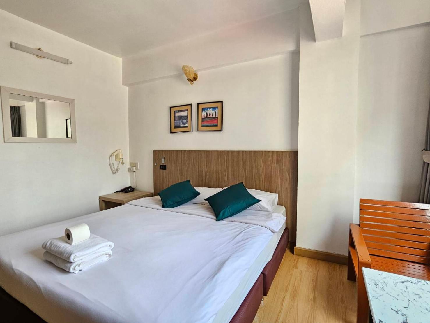 Crown Bts Nana Hotel Bangkok Kültér fotó