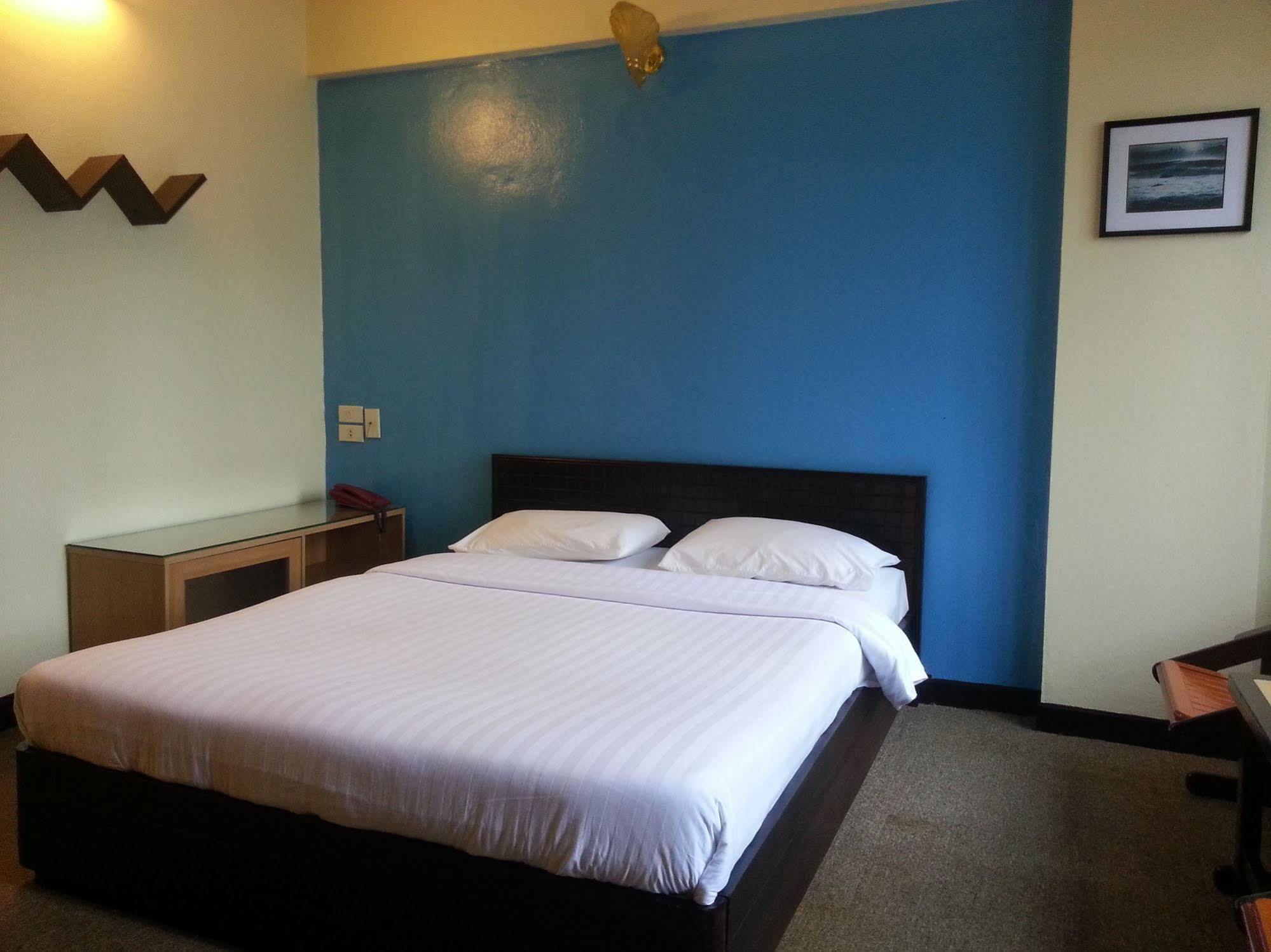Crown Bts Nana Hotel Bangkok Kültér fotó