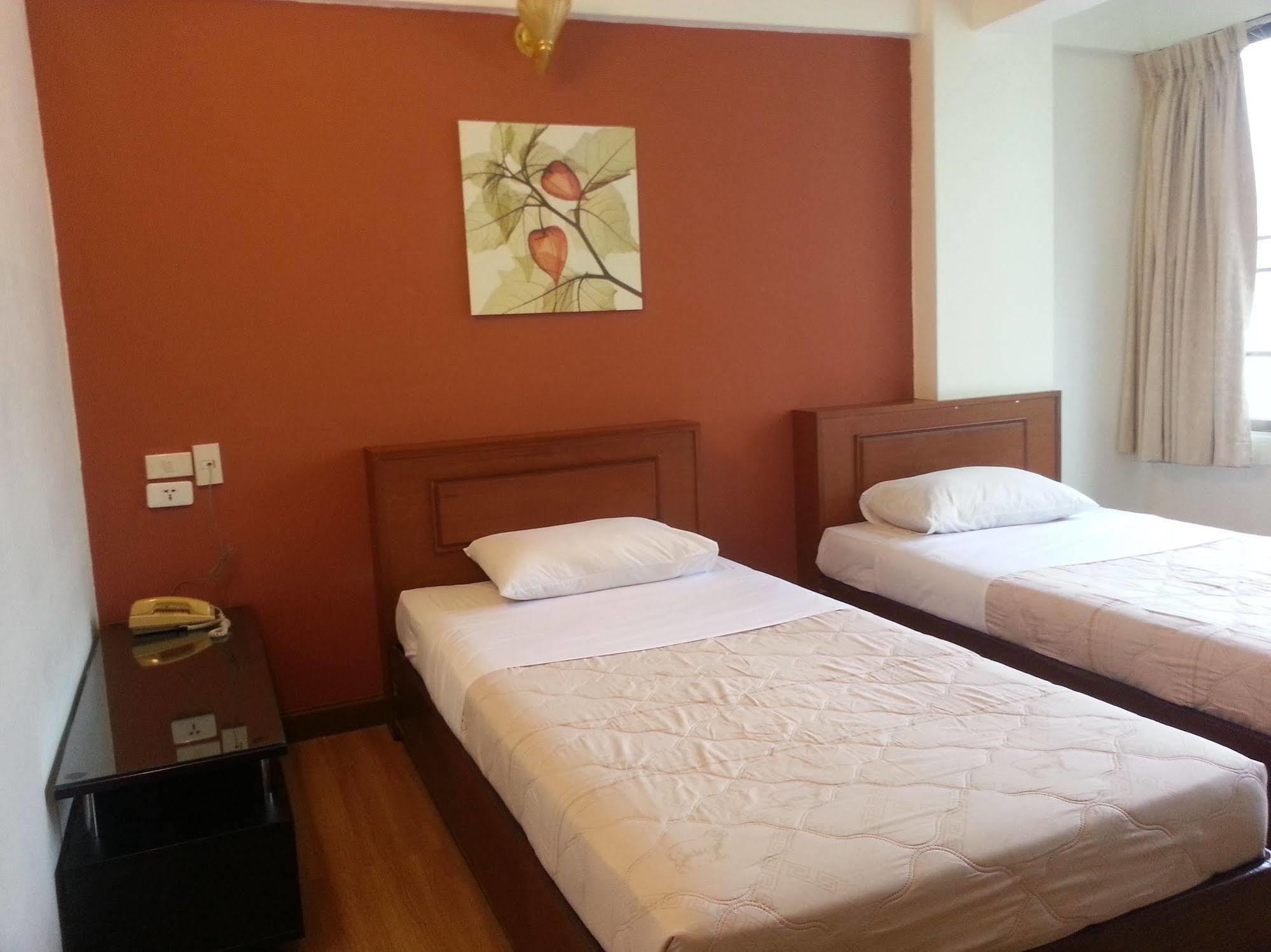 Crown Bts Nana Hotel Bangkok Kültér fotó