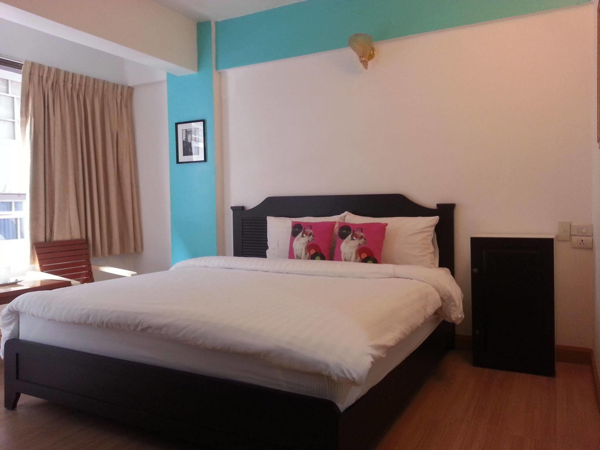 Crown Bts Nana Hotel Bangkok Kültér fotó