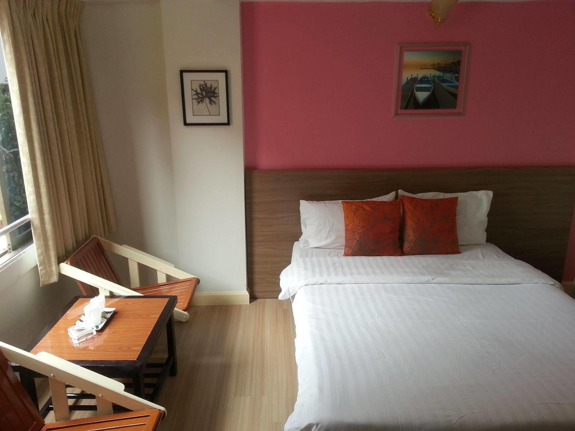 Crown Bts Nana Hotel Bangkok Kültér fotó