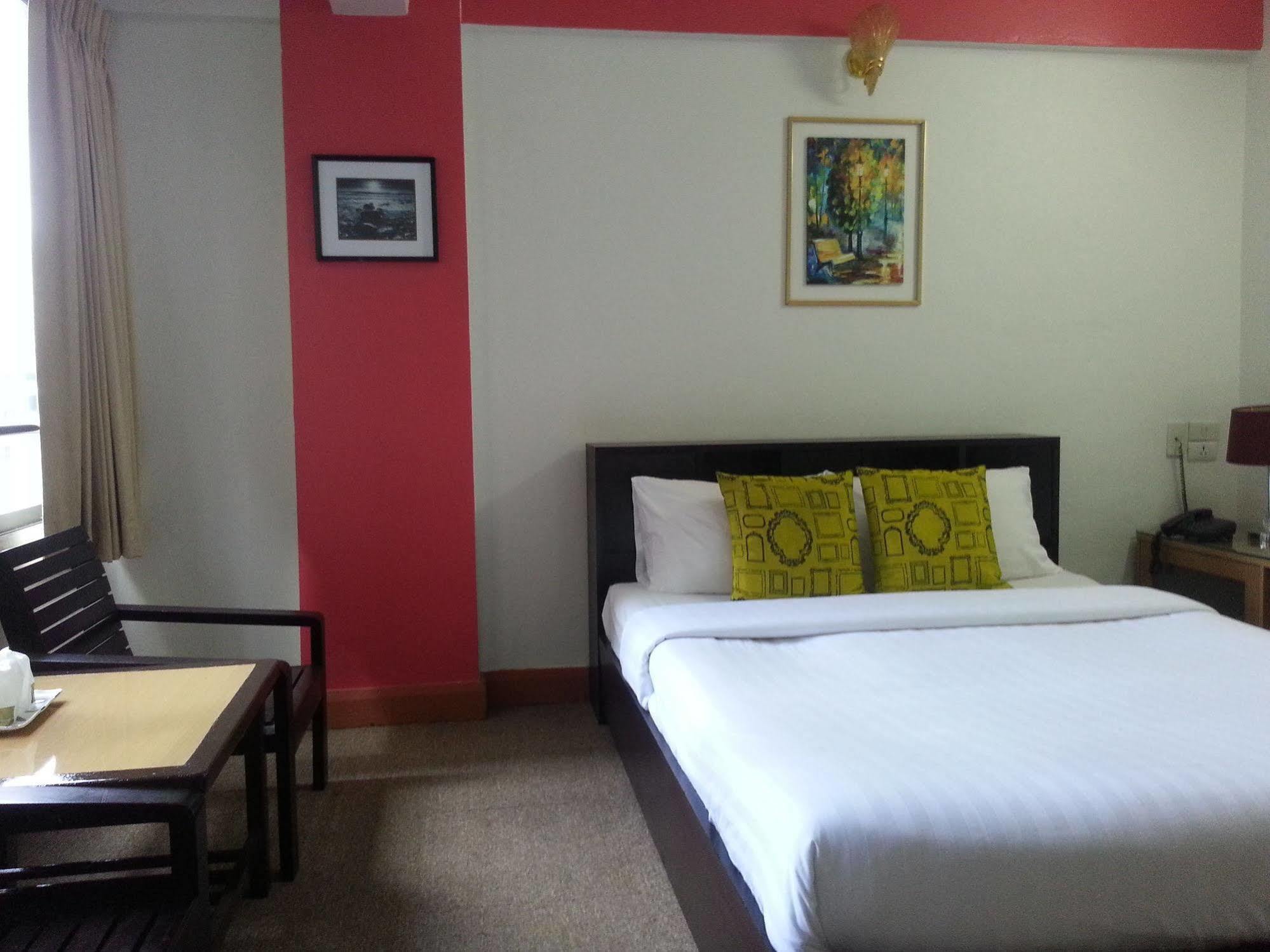 Crown Bts Nana Hotel Bangkok Kültér fotó