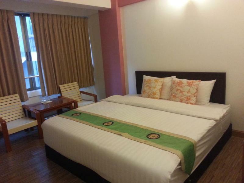Crown Bts Nana Hotel Bangkok Kültér fotó
