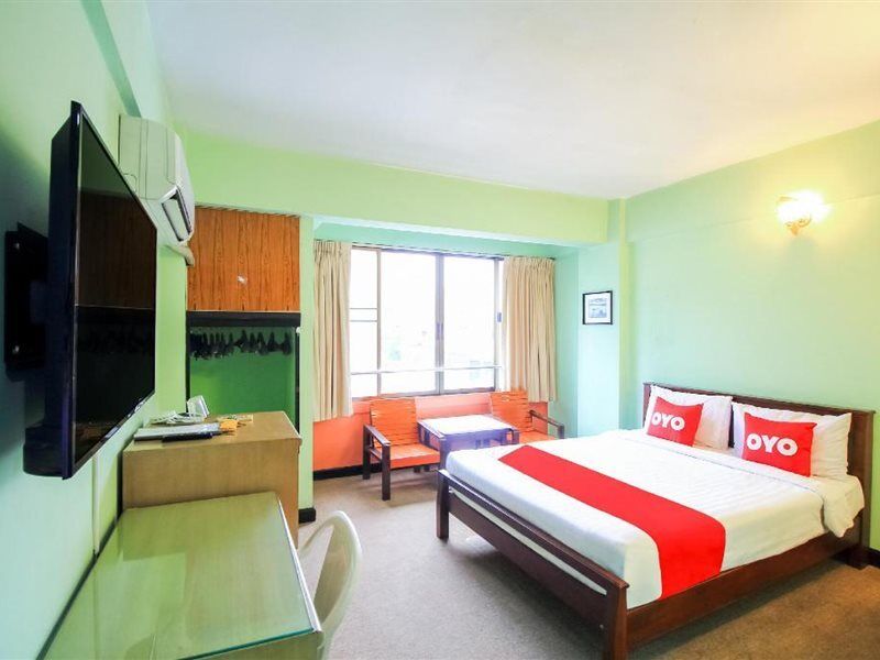 Crown Bts Nana Hotel Bangkok Kültér fotó